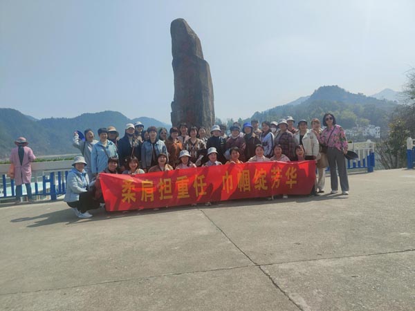 公司機(jī)關(guān)黨支部、工程服務(wù)支部聯(lián)合舉辦“三八”節(jié)主題活動(dòng)