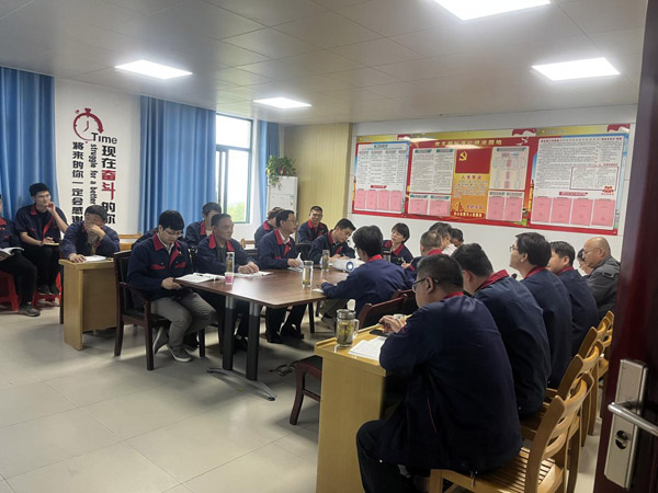 王伍升到建材研究室、建材公司調(diào)研
