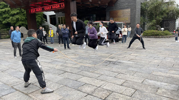 建材公司開展“五四”青年節(jié)活動  建材公司開展“五四”青年節(jié)活動